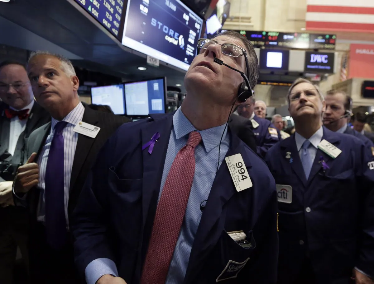 Trader Sean Spain, center, works on the floor of the New York Stock Exchange, Tuesday, Nov. 18, 2014. Stocks moved higher in late afternoon trading Tuesday, on track to deliver a record-high close for the Dow Jones industrial average and Standard & Poor's 500 index. (AP Photo/Richard Drew)