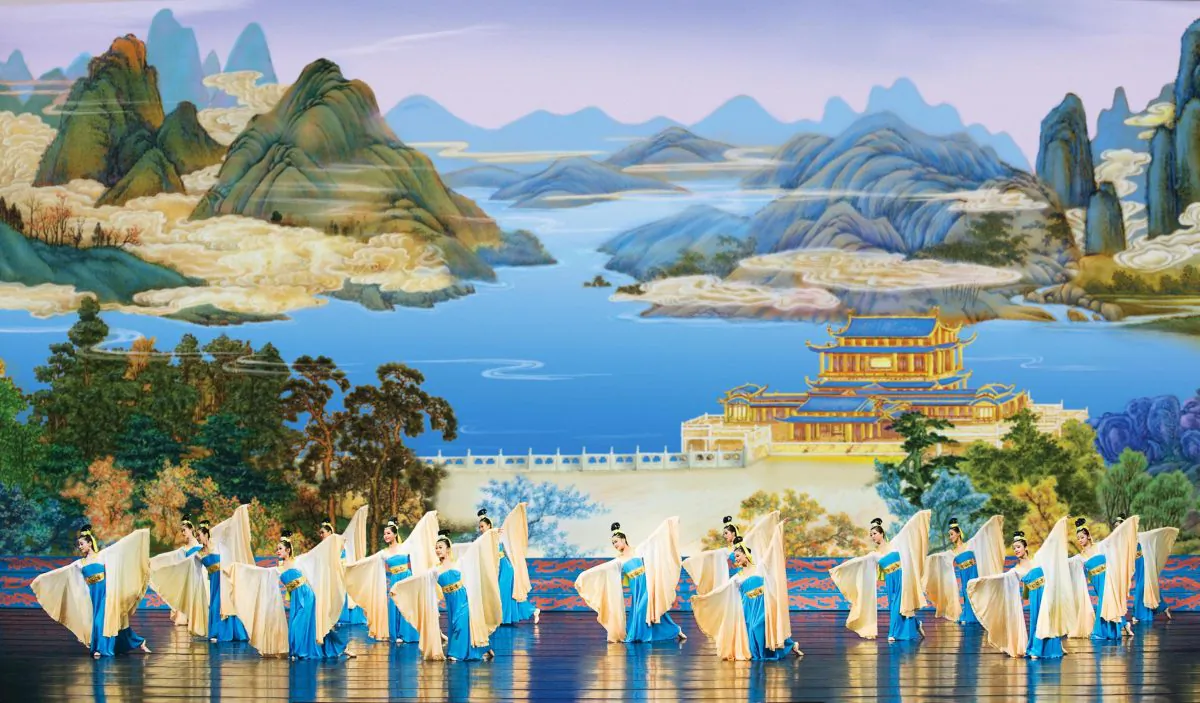 “Flowing Sleeves,” from the 2009 Shen Yun Performing Arts program. (2009 Shen Yun Performing Arts)