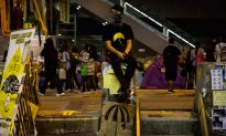 Hong Kong: Netizen Plans to Tear Down Occupy Movement Protest Stage