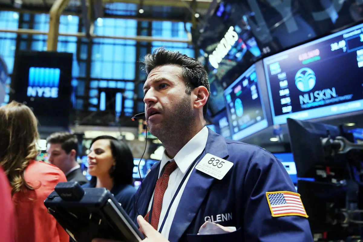 Traders work on the floor of the New York Stock Exchange (NYSE) on Nov. 18, 2014 in New York City. US financial markets were mixed in early trading Thursday, Nov. 20, 2014, as soft economic data out of China and Europe stoked concerns about a global slowdown. (Spencer Platt/Getty Images)