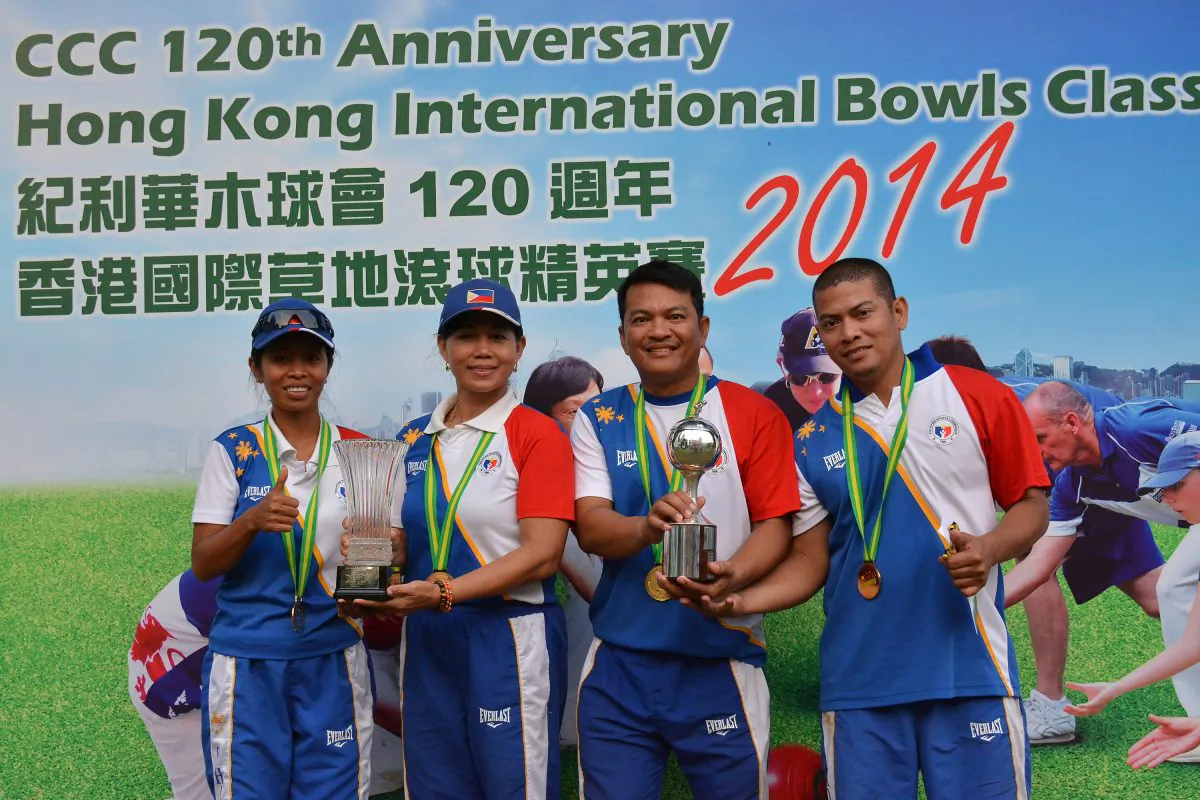 Philippine Pride… the champions of the Hong Kong International Bowls Classic Pairs 2014 champions, (L to R) Ainie Knight, Sonia Bruce, Angelo Morales, and Christopher Dagpin proudly display their trophies after their win over the two Australian teams on Sunday Nov 16, 2014. (Stephanie Worth)