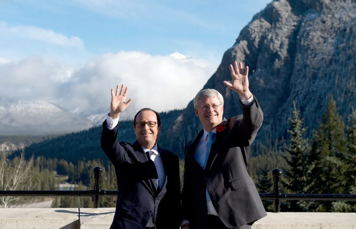 French president Francois Hollande (L) and Canadian Prime Minister Stephen Harper in Banff, Alberta, Canada, on Nov. 2, 2014. (Alain Jocard/AFP/Getty Images)