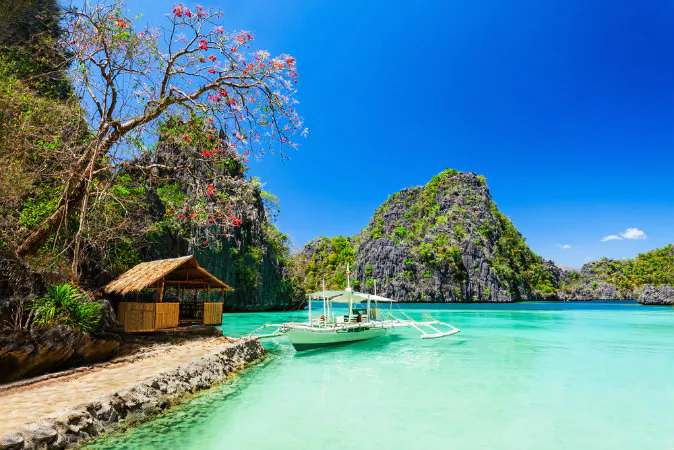 Filipino boat, Philippines (Shutterstock*)