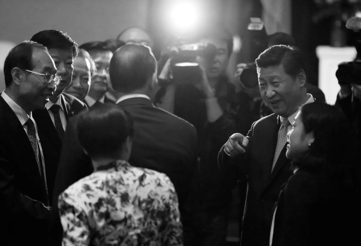 Chinese Communist Party leader Xi Jinping (R) introduces Australia's Prime Minister Tony Abbott (C, back to camera) to Chinese officials on Nov. 19, in Sydney, Australia. The Chinese regime is courting island nations near Australia in a new charm offensive. (Jason Reed/Getty Images)