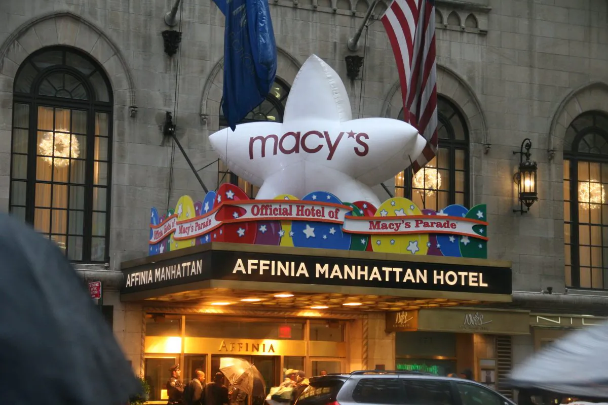 A Macy's balloon atop the Affinia Manhattan Hotel in Lower Manhattan, N.Y., on Nov. 26, 2014. (Shannon Liao/Epoch Times)