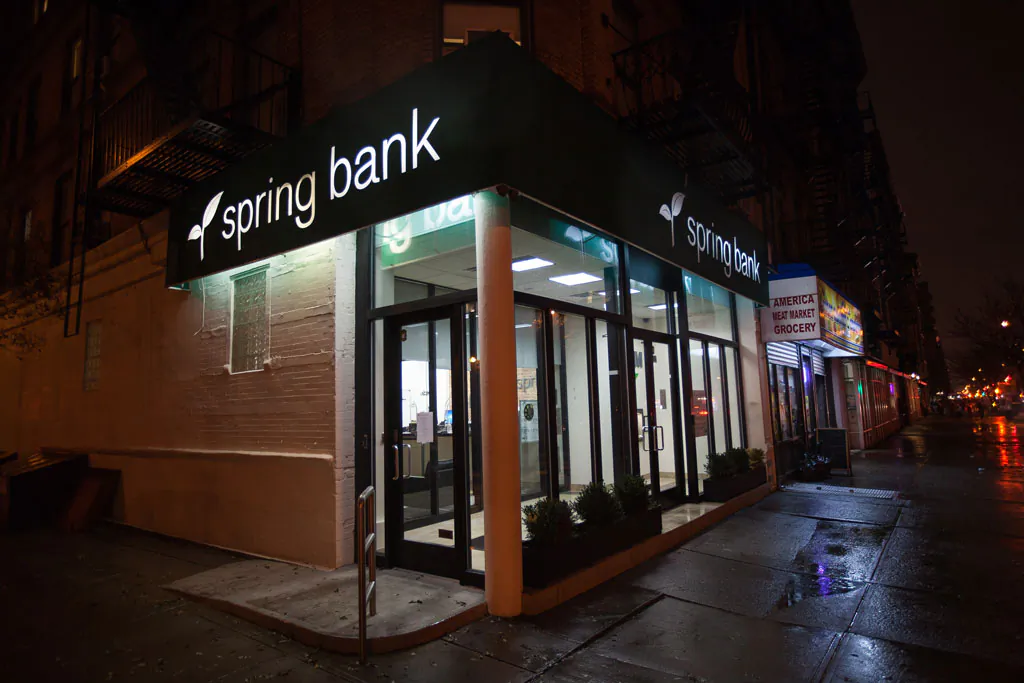 Spring Bank, a pioneer in the creation of borrow and save programs that help credit-strapped borrowers in low-income communities, in Harlem, N.Y., on Nov. 26, 2014. (Petr Svab/Epoch Times)