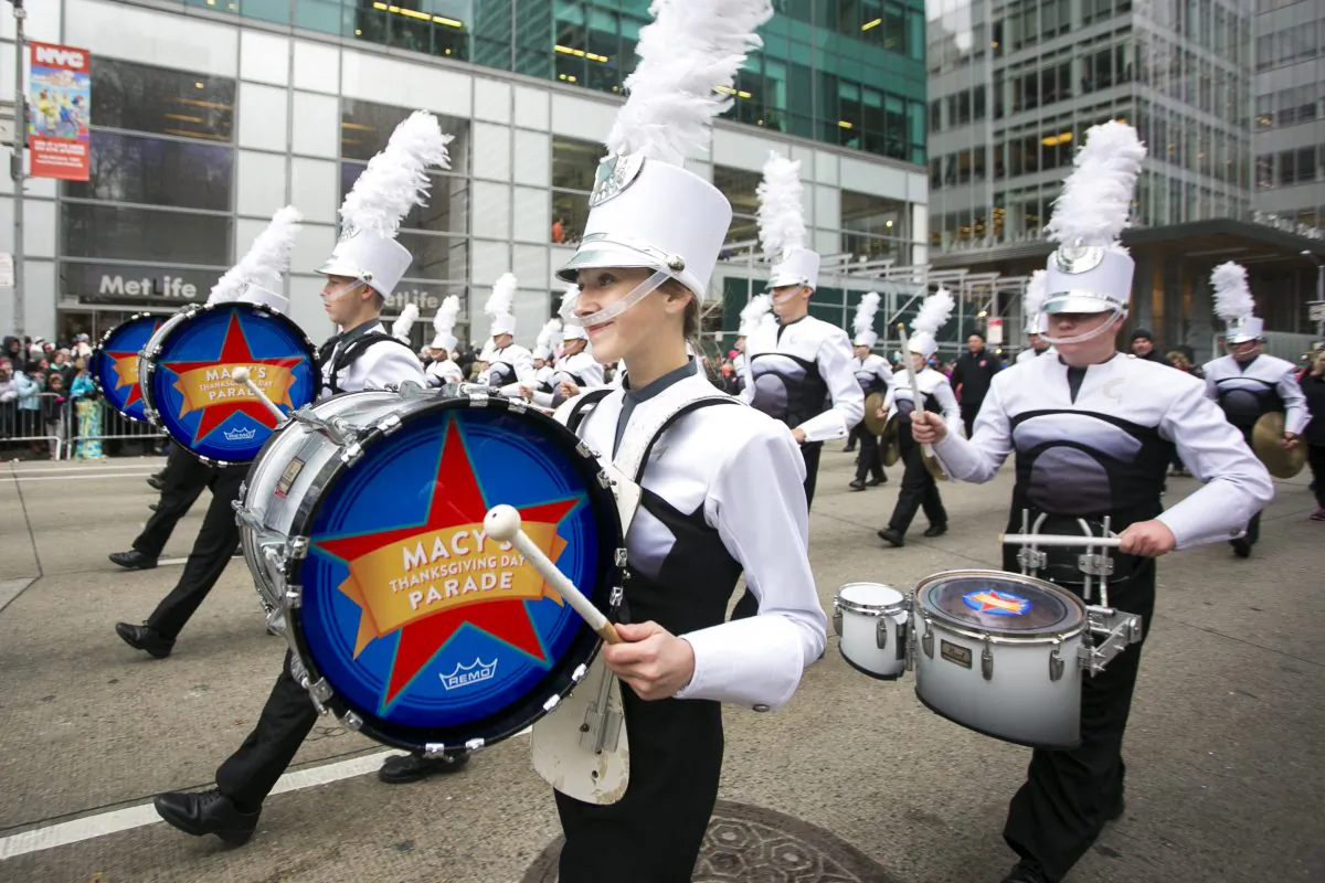 The 88th Macy’s Thanksgiving Day Parade takes place on Central Park West and Sixth Avenue in Manhattan, New York, on Nov. 27, 2014. (Samira Bouaou/Epoch Times)