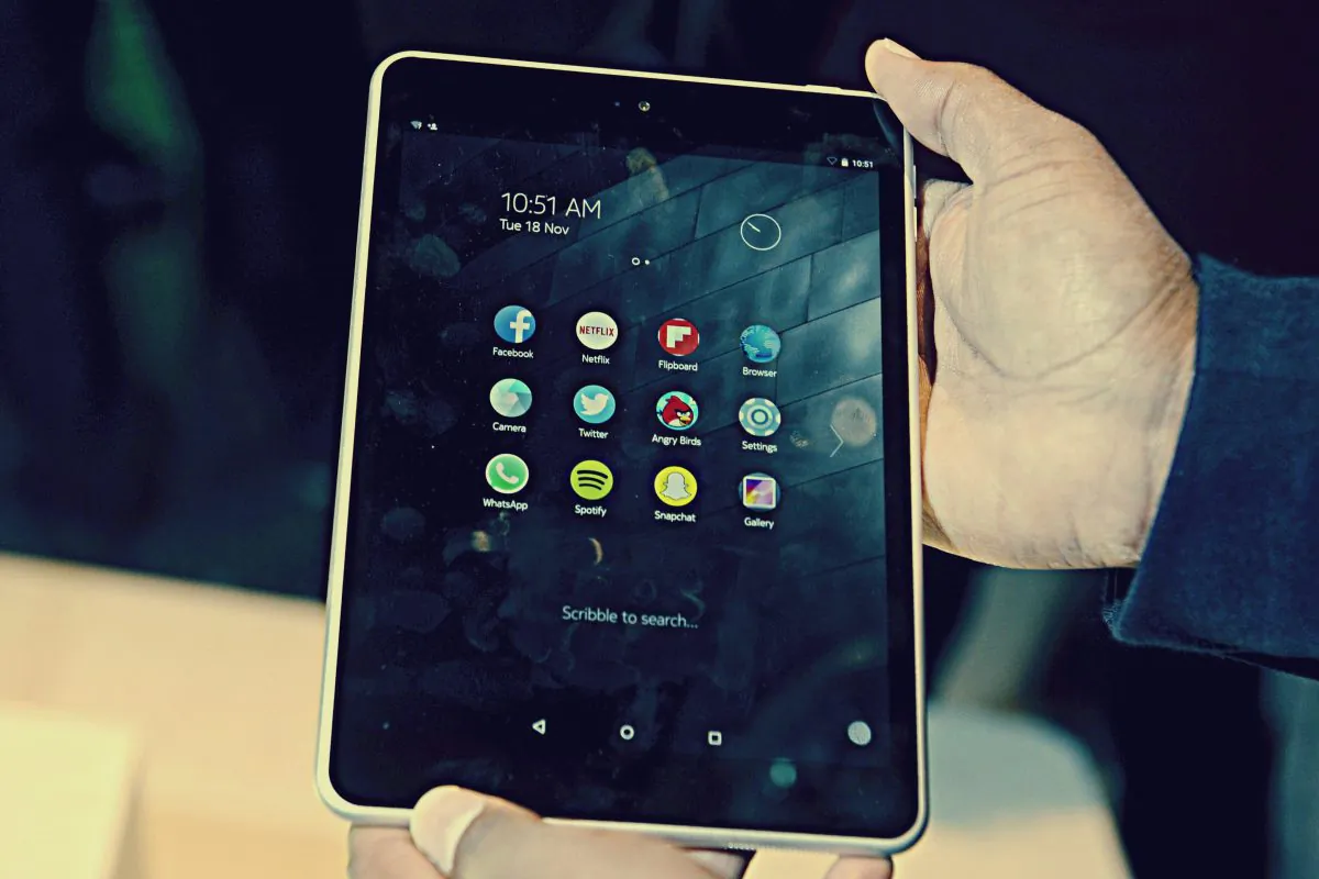 A man holds Nokia's new N1 Android Tablet at the Slush 2014 event in Helsinki, Finland on November 18, 2014. (Heikki Saukkomaa/AFP/Getty Images; effects added by Epoch Times)