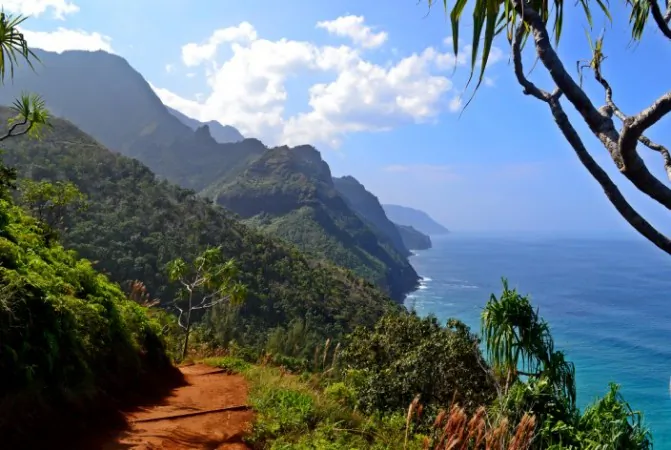 The spectacular Napali coastline (Greg Prohl, Prohl Travel)