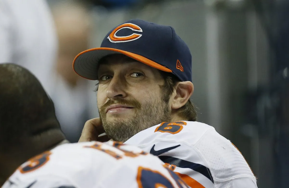 Chicago Bears quarterback Jay Cutler looks towards the scoreboard during the second half of an NFL football game against the Detroit Lions in Detroit, Thursday, Nov. 27, 2014. (AP Photo/Paul Sancya)