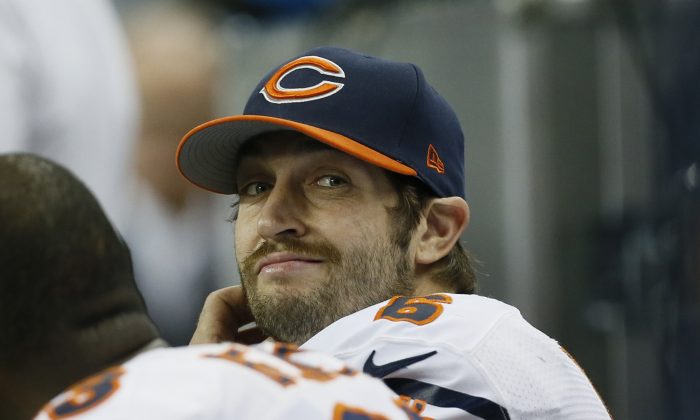 Chicago Bears quarterback Jay Cutler looks towards the scoreboard during the second half of an NFL football game against the Detroit Lions in Detroit, Thursday, Nov. 27, 2014. (AP Photo/Paul Sancya)