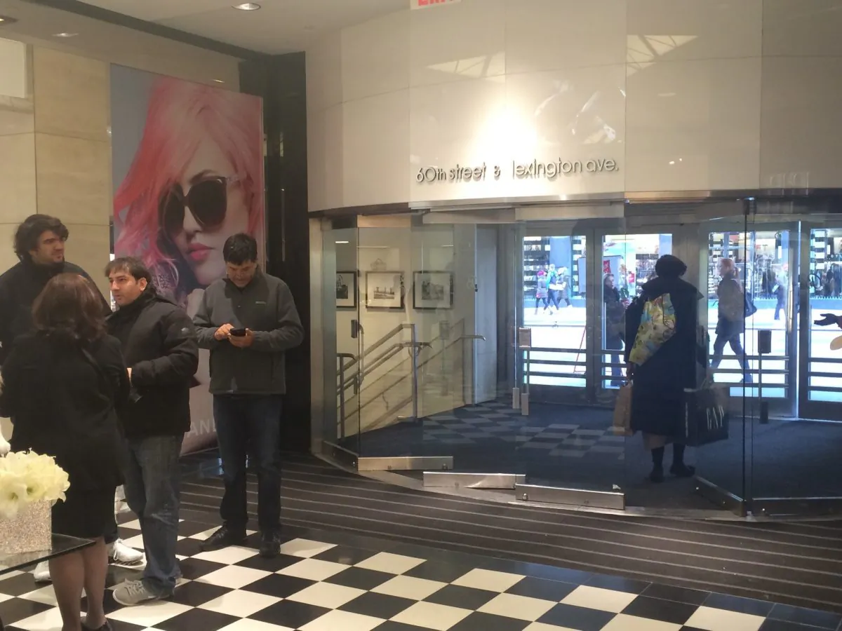 Shoppers at Bloomingdale's in New York on Black Friday, Nov. 28, 2014. (Jonathan Zhou/Epoch Times)