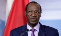 French Pres. Hollande Warns African Leaders Who Cling to Power