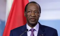 French Pres. Hollande Warns African Leaders Who Cling to Power