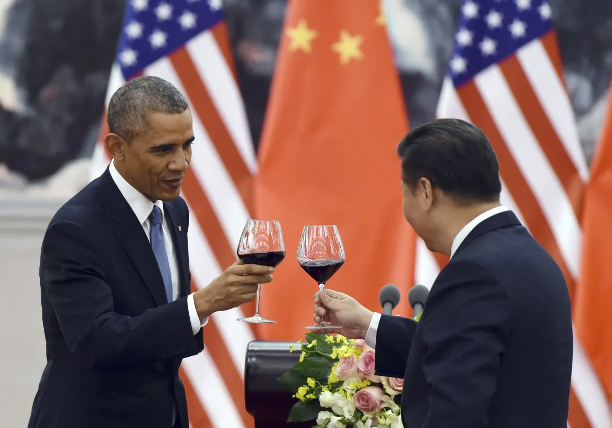 President Barack Obama (L) toasts with Chinese President Xi Jinping at a lunch banquet in the Great Hall of the People in Beijing on Nov. 12, 2014. (AP Photo/Greg Baker)