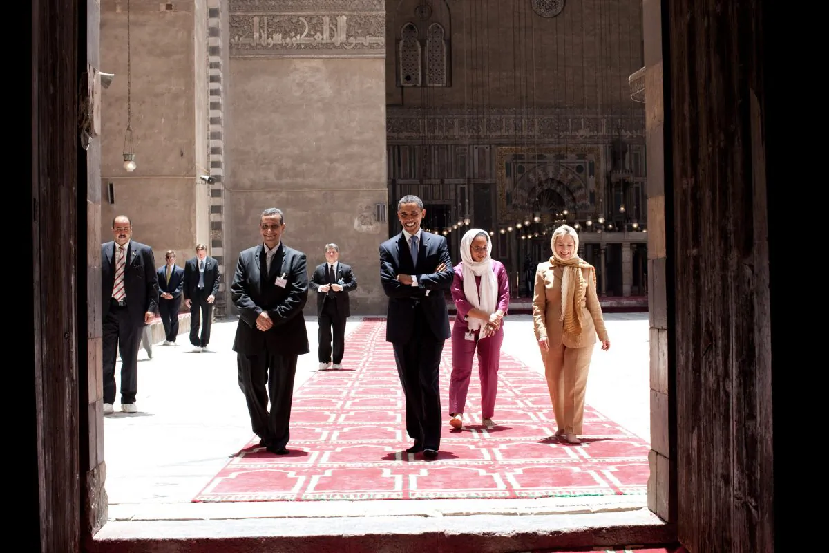 President Barack Obama (C) tours the Sultan Hassan Mosque with Dr. Zahi Hawass (5th R), Iman Abdel Fateh (2nd R), and Secretary of State Hillary Clinton (R),  in Cairo, Egypt, June 4, 2009. (Pete Souza/The White House)