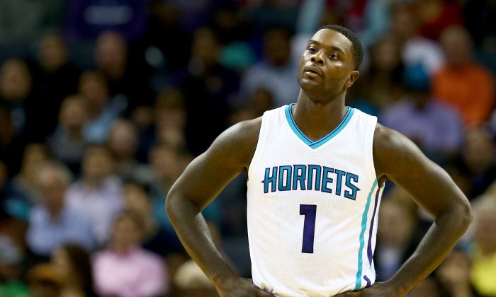 Lance Stephenson #1 of the Charlotte Hornets reacts to a call against the Los Angeles Clippers during their game at Time Warner Cable Arena on November 24, 2014 in Charlotte, North Carolina. (Photo by Streeter Lecka/Getty Images)