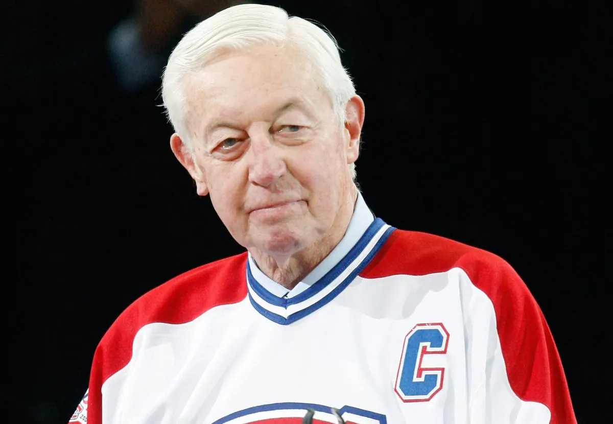Montreal Canadiens legend Jean Béliveau speaks to fans during the team’s centennial celebration ceremonies Dec. 4, 2009 at the Bell Centre in Montreal. (Richard Wolowicz/Getty Images)