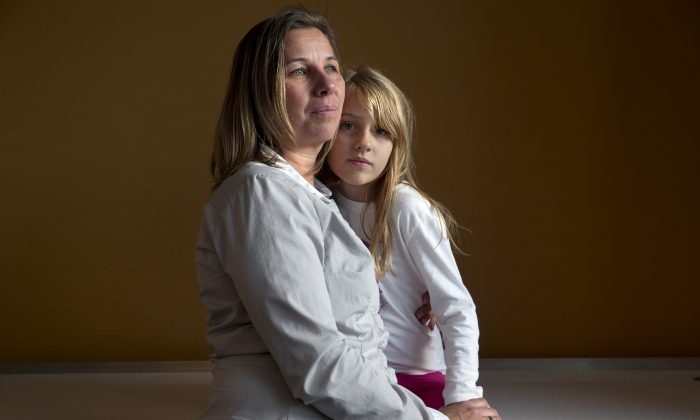 Peggy Young, of Lorton, Va., with her daughter Triniti, 7, in Washington, on Nov. 14, 2014. (AP Photo/Jacquelyn Martin)