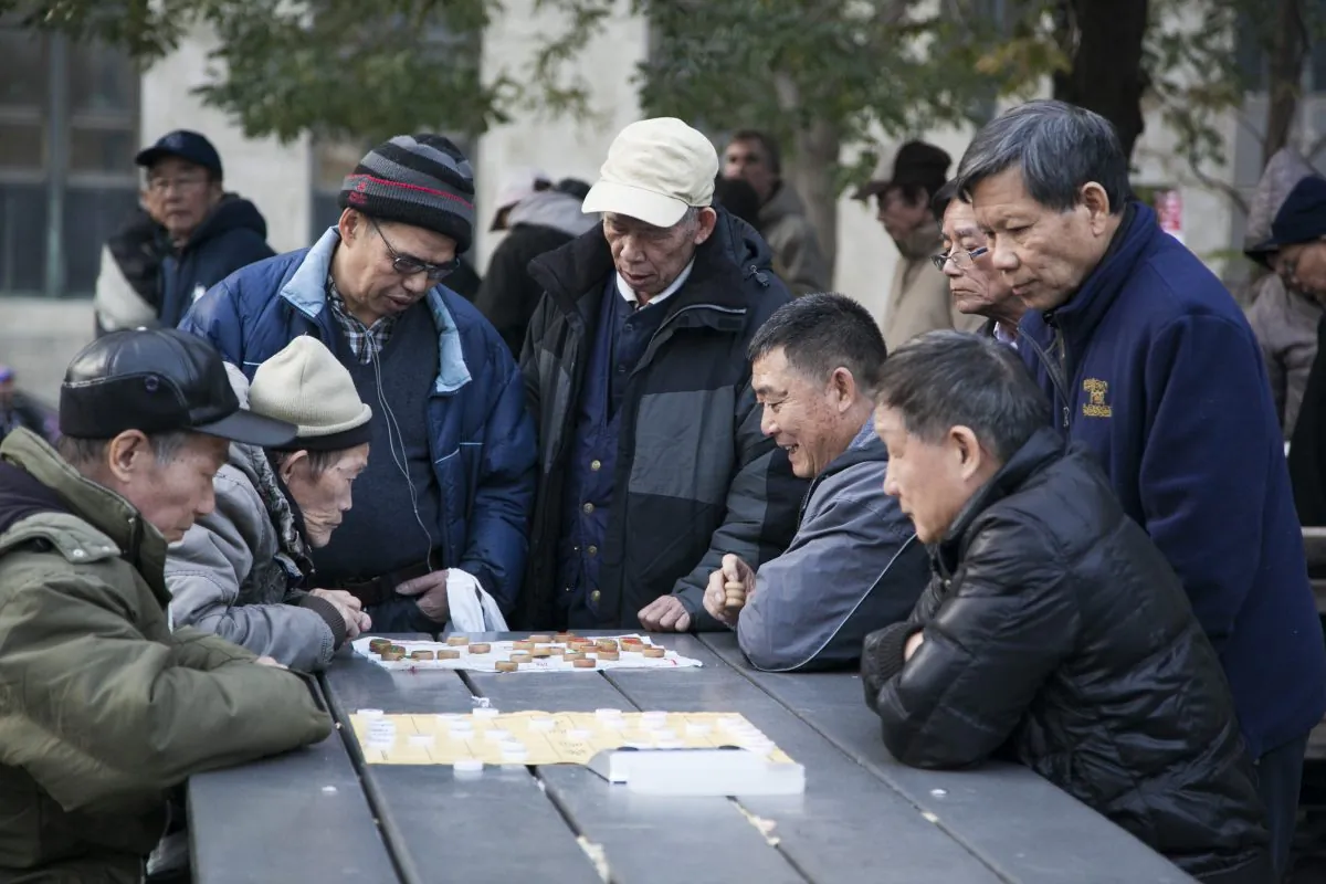 Locals play Chinese chess at Columbus Park in Chinatown, Manhattan, New York, on Nov. 23, 2014. (Samira Bouaou/The Epoch Times)