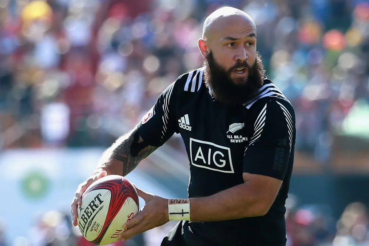 DJ Forbes of New Zealand in action against Scotland during day one of the Emirates Dubai Sevens - HSBC Sevens World Series on December 5, 2014 in Dubai, United Arab Emirates. (Warren Little/Getty Images)