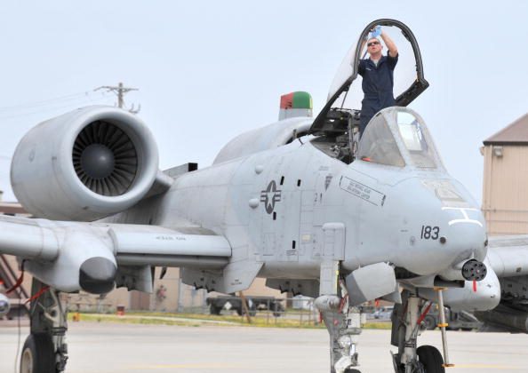 A US Air Force airman cleans the canopy of an A-10 Thunderbolt aircraft  April 14, 2009.  (KIM JAE-HWAN/AFP/Getty Images)