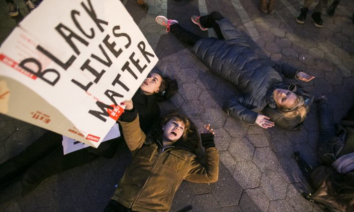 Protesters in Union Square on Dec. 4, 2014, a day after the Staten Island grand jury decision not to indict a white police officer for placing an unarmed black man, Eric Garner, in a chokehold. (Samira Bouaou/ Epoch Times)