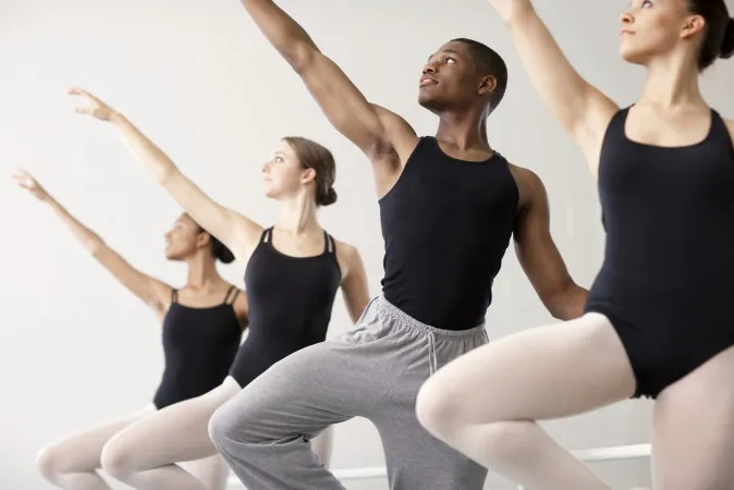 A dancer’s six-pack is the outer core muscles. For best spine health, you also need strong inner core muscles. (Fuse/Thinkstock)