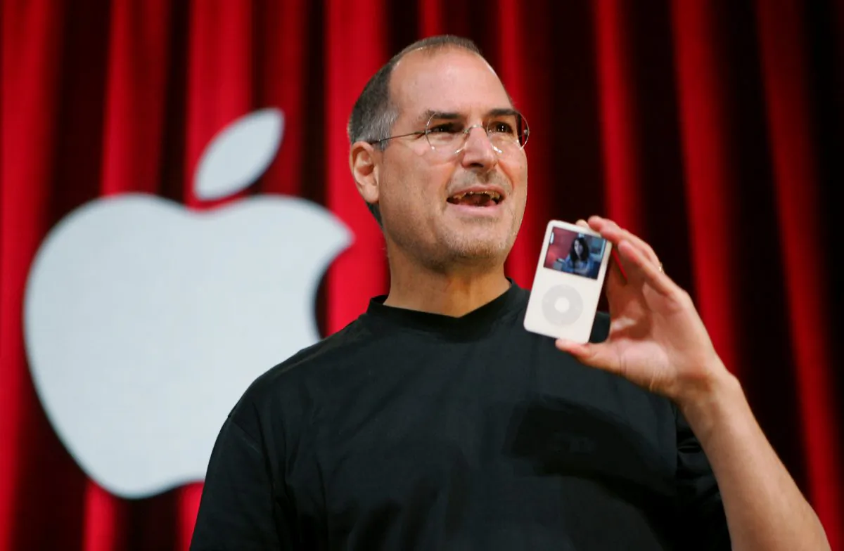Apple Computer Inc. CEO Steve Jobs holds up an iPod during an event in San Jose, Calif., on Oct. 12, 2005. Jurors in a class-action lawsuit against Apple Inc. on Tuesday, Dec. 2, 2014, saw emails from the late CEO and his top lieutenants that show Jobs was determined to keep Apple's popular iPod music players free from songs that were sold by competing online stores. (AP Photo/Paul Sakuma)