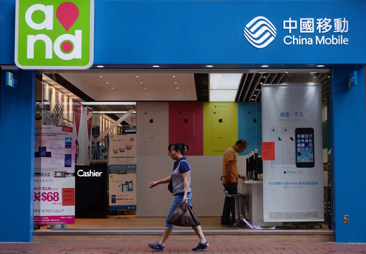 China Mobile retail outlet in Hong Kong on Aug. 14, 2014. The Party mouthpiece CCTV exposed how China Mobile charges customers fees without authorization on Dec. 6, 2014. (Dale de la Rey/AFP/Getty Images)