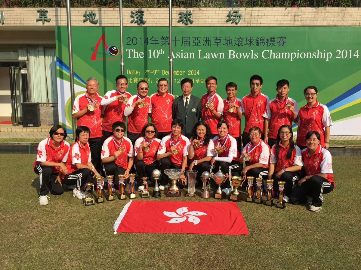 GLORY – A proud Hong Kong team showing off the trophies they won at the 10th Asian Lawn Bowls Championship 2014, at Bijiashan Park, Shenzhen on Dec. 9, 2014. The team achieved 5 golds, 3 silvers and 2 bronzes at the tournament. (Li Ming Sum)