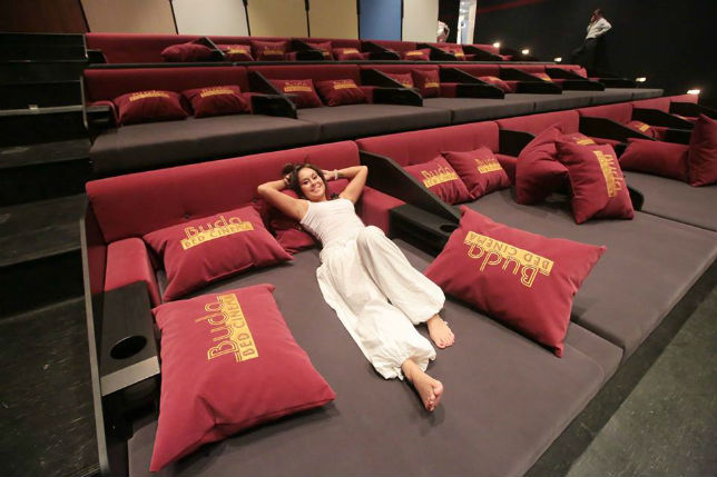 weired-cinema-halls-in-the-world-दुनिया के सबसे अनोखे सिनेमाघर