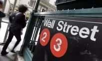 US Stocks Rise as Russian Ruble, Oil Stabilize