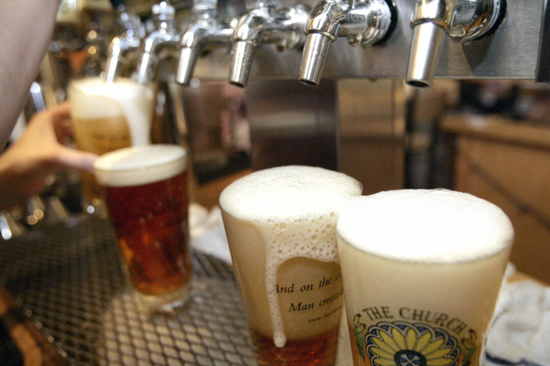 FILE - In this June 6, 2008 file photo, a row of freshly poured draft beers are seen in Pittsburgh. Don’t want to be confronted with the number of calories in that margarita or craft beer? Avoid the menu and order at the bar. New menu labeling rules from the Food and Drug Administration will require chain restaurants with 20 or more outlets to list the amount of calories in alcoholic drinks, along with other foods, on menus by next November. The idea is that people often don't know _ or even think about _ how many calories they are drinking.  (AP Photo/Keith Srakocic, File)