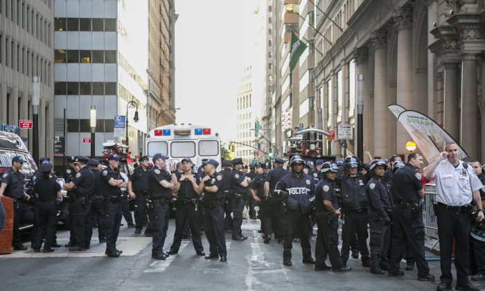 What the Numbers Say on Police Use of Force | The Epoch Times