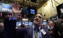 US Stocks Rise; Oracle Leads Technology Stocks Higher