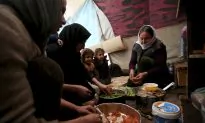 Iraqi Kurdish Troops Open Corridor to Sinjar