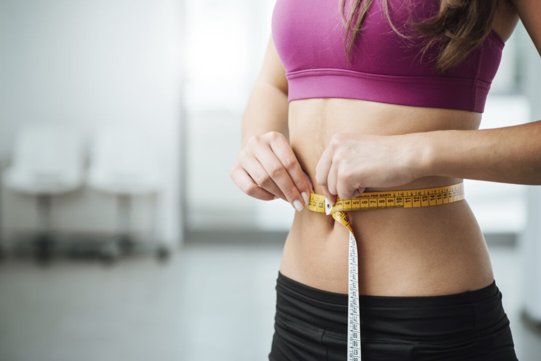 A study published in The Lancet by a research team from the University of London, UK showed that obesity is closely related to 21 diseases, including diabetes, high blood pressure and so on. Methods to lose weight such as ketogenic diet, fasting are everywhere. (demaerre/iStock)