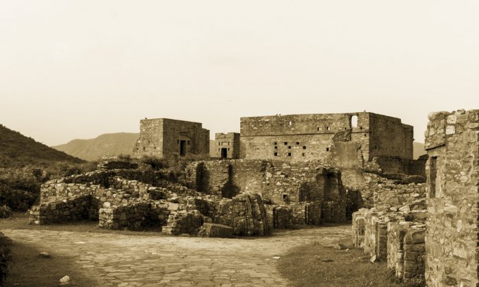 The Ghost City Of Bhangarh And The Curse Of The Holy Man - 