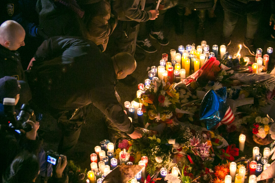 Candlelight Vigil for Slain Cops Honored by Protesters and Police Alike ...