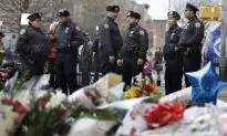 Mayor Asks Protesters to ‘Step Back’ Until After Officers’ Funerals