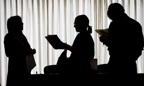 Top Business Stories of 2014: US Grows, World Slows
