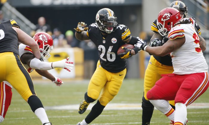 Le’Veon Bell, the Pittsburgh Steelers running back, was injured against the Cincinnati Bengals on Sunday Night Football. Pittsburgh Steelers running back Le'Veon Bell (26) carries the ball during the first half of an NFL football game against the Kansas City Chiefs in Pittsburgh, Sunday, Dec. 21, 2014. (AP Photo/Tom Puskar)