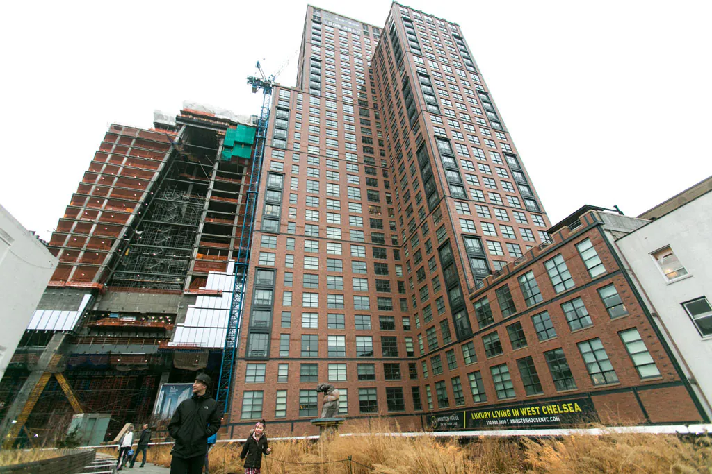 The Arlington House offers luxury rentals in New York City, on Dec. 24, 2014. (Benjamin Chasteen/The Epoch Times)