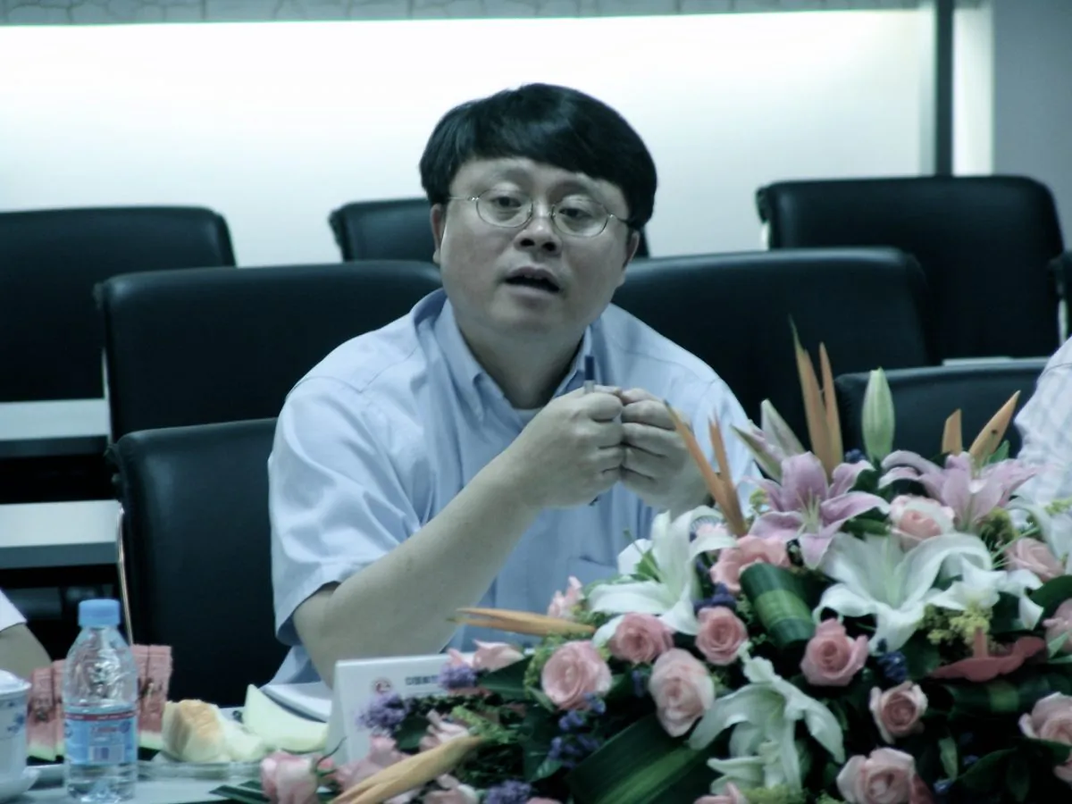 Jiang Mianheng, former president of the Shanghai branch of the prestigious Chinese Academy of Sciences, speaks at a conference in July 16, 2005. Jiang recently stepped down from the post, the official explanation being "age reasons." (Chinese Academy of Sciences)