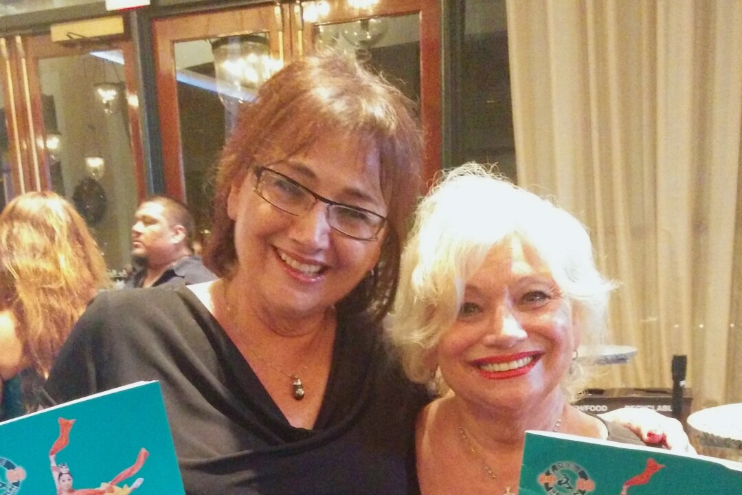 Bella Kotler and Shirley Roscn pose for a photo at the Au-Rene Theatre, Broward Center for the Performing Arts on Dec. 26, 2014. (Jada Yeung/Epoch Times)
