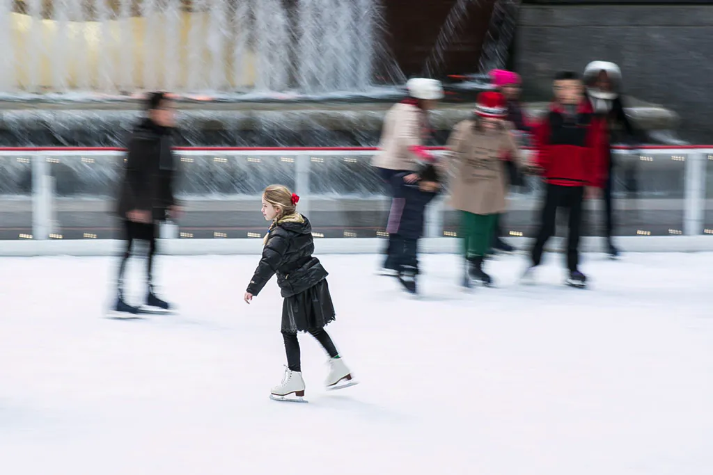 People ice skate at the Rockefeller Center Ice Rink in Manhattan on Christmas Day. (Samira Bouaou/Epoch Times)