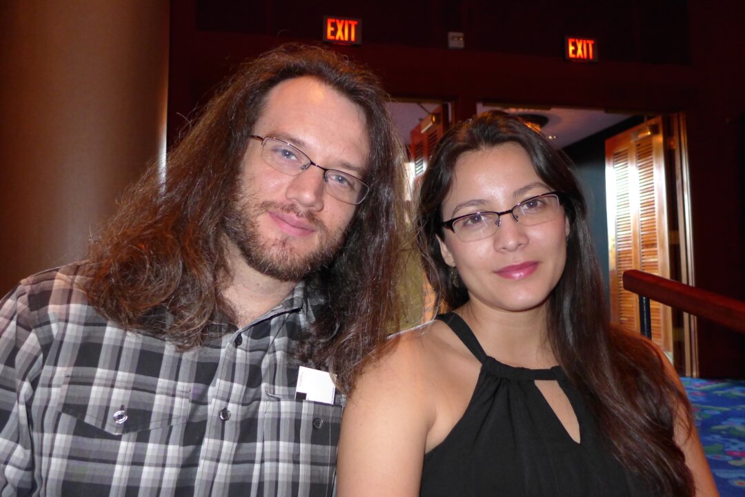  Michael Shields and Laura Cardona at the Au-Rene Theatre, Broward Center for the Performing Arts on Dec. 27, 2014. (Linda Li/Epoch Times) 