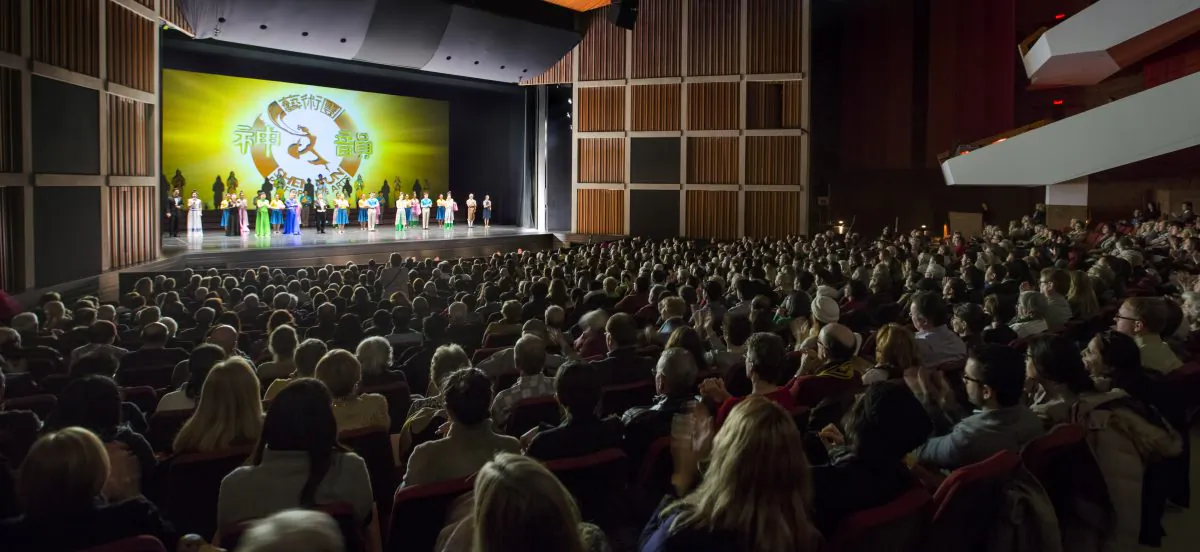 Shen Yun's cast takes a curtain call Sunday night at Hamilton Place Theatre. The audience included Gary Melling, CEO of Epic Software, who gushed with praise after the performance. (Evan Ning/Epoch Times)