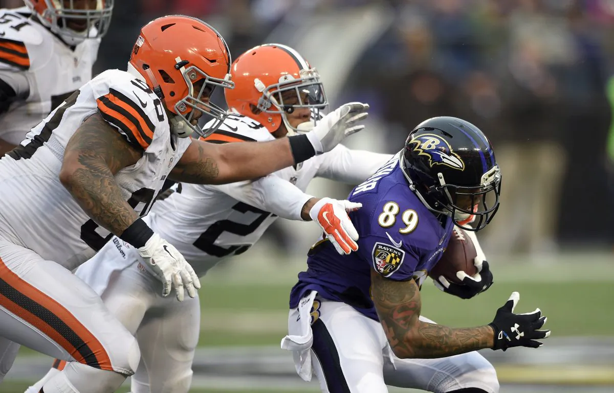 Baltimore Ravens wide receiver Steve Smith (89) tries to outrun Cleveland Browns defensive end Billy Winn, front left, and cornerback Joe Haden in the second half of an NFL football game in Baltimore on Dec. 28, 2014. (AP Photo/Nick Wass)